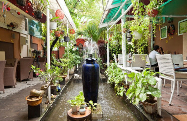 Kinh doanh phát đạt nhờ thiết kế tiểu cảnh cafe sân vườn