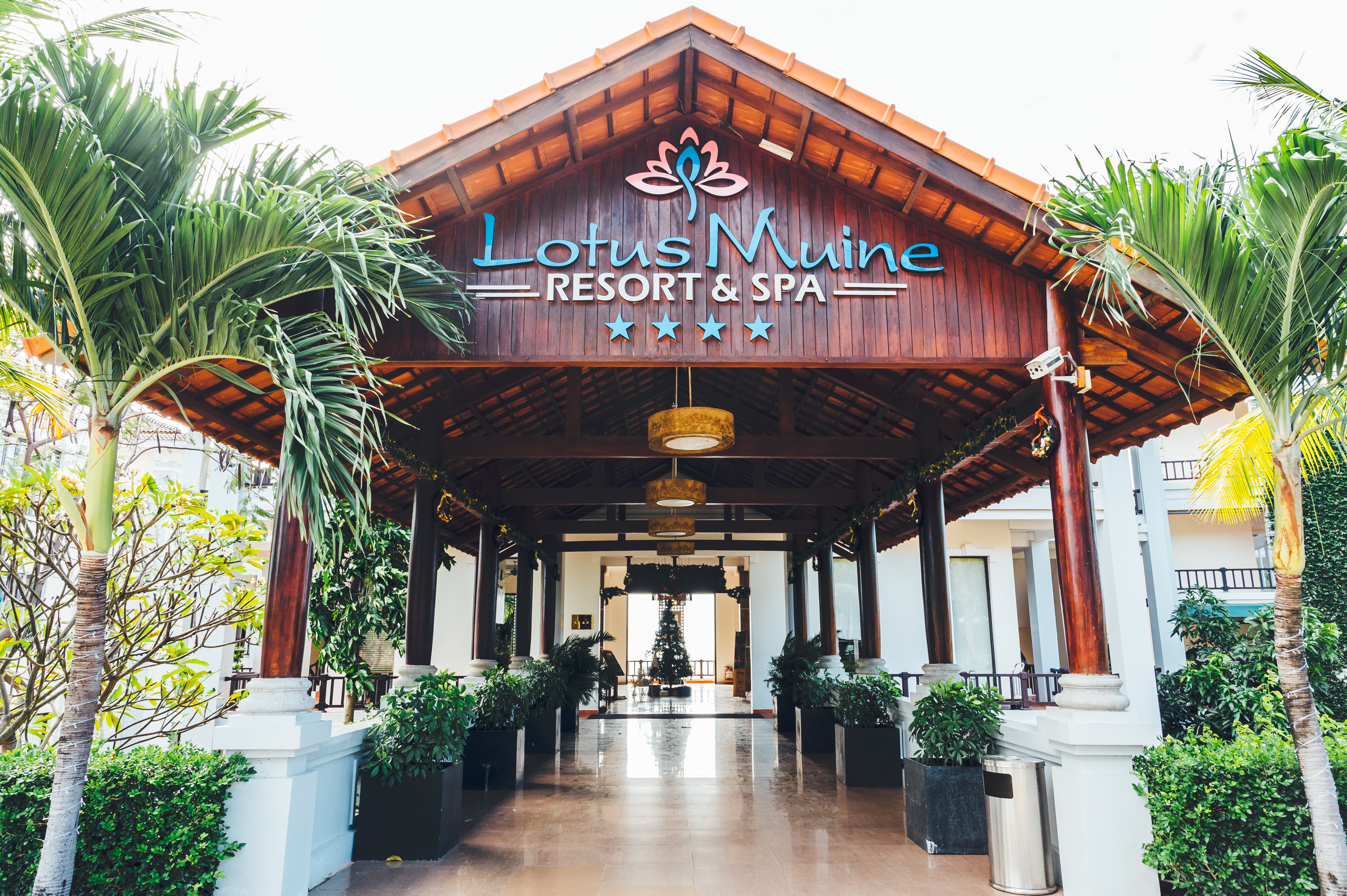 thi công sân vườn Resort Lotus Mũi Né