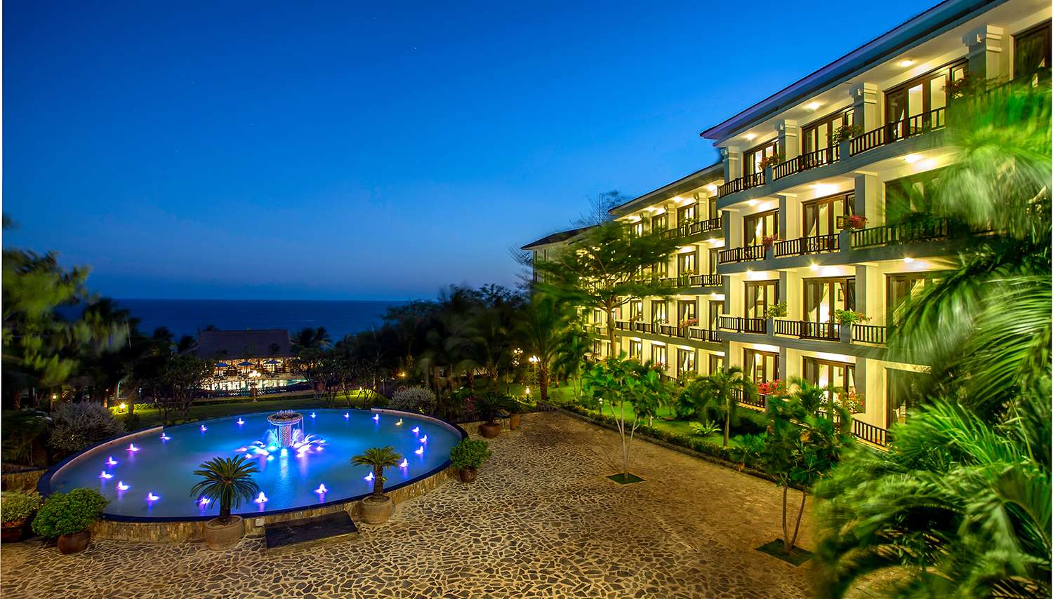 thi công sân vườn Resort Lotus Mũi Né