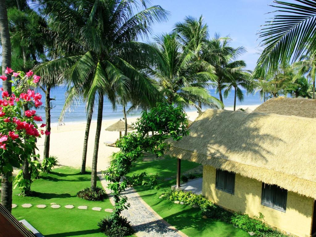 thi công sân vườn Resort Lotus Mũi Né